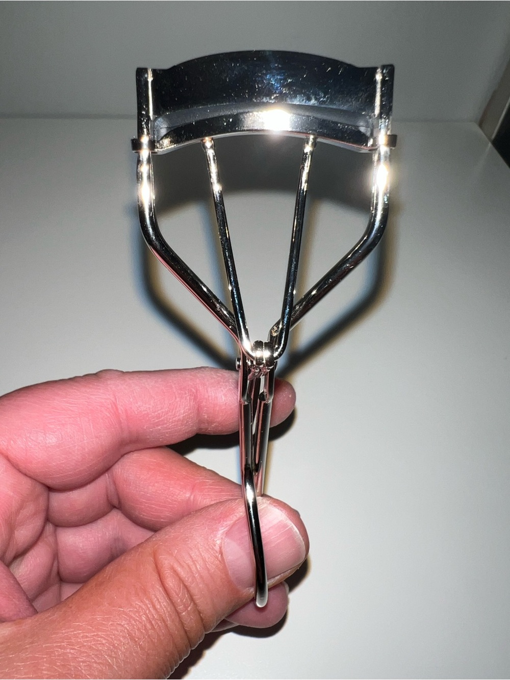 CHANEL Eyelash Curler - Picture 3 of 6